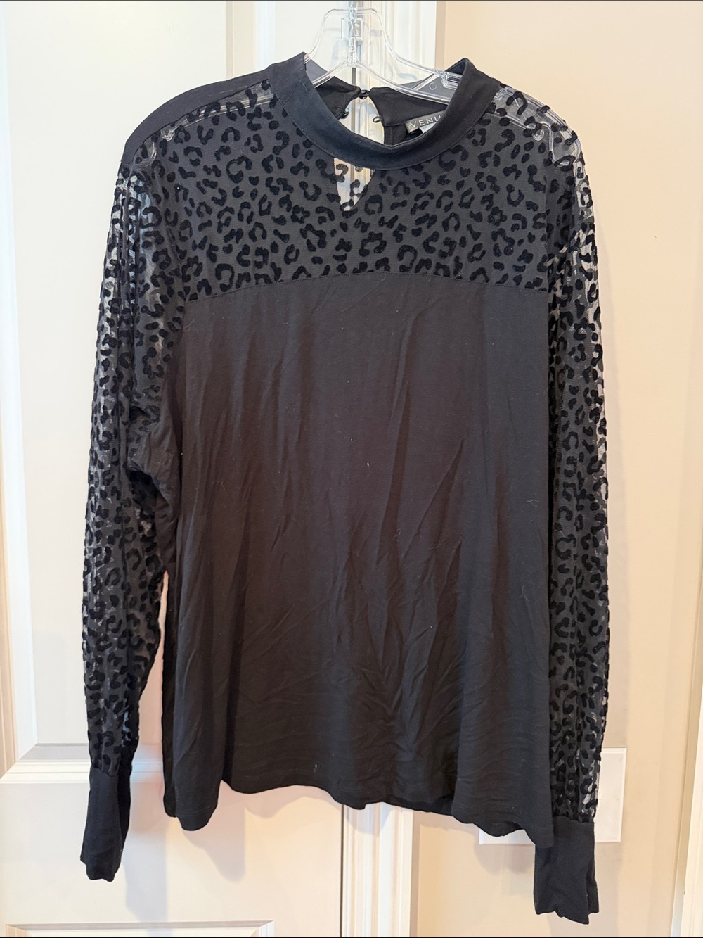 VENUS Black Long-Sleeve Animal-Print Panel Blouse